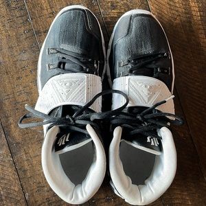 Nike Kyrie 6 basketball shoes